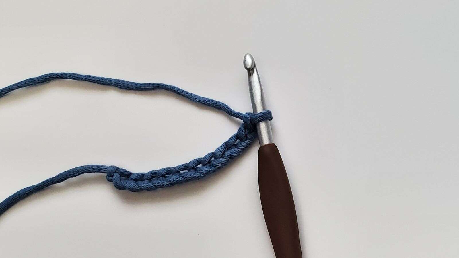 Initial foundation chain for starting an extended single crochet
