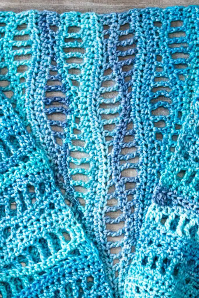 Close of up of the wave stitches in the Lakes Shawl