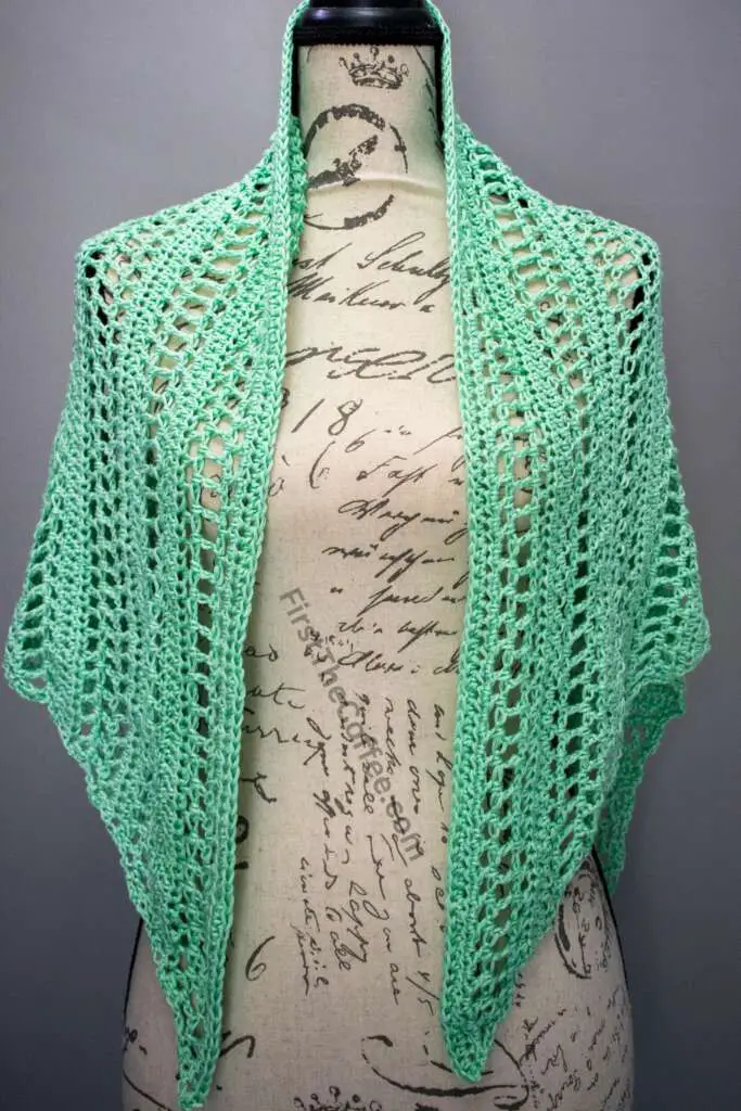 Summer mint shawl from the front